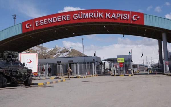 Tirkiye û Îranê deriyên sînor ên Bajêrge, Gurcîbûlaq û Kapikoyê girtin