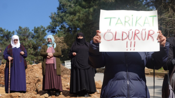 Fatmanur Çelik ve kızı defnedildi: Tarikat öldürür