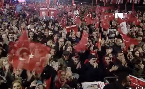 Özgür Özel Eyüpsultan'dan sesleniyor