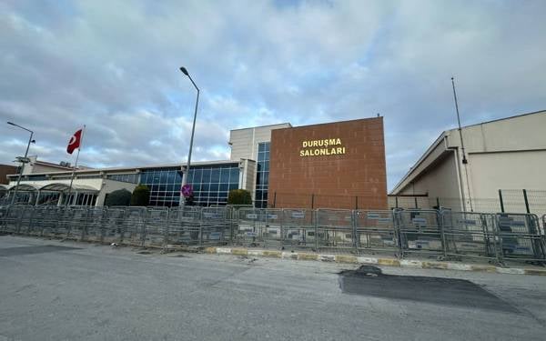 /haber/ozelden-ibb-davasi-aciklamasi-mahkeme-heyetiyle-ilgili-ciddi-soru-isaretleri-var-317511