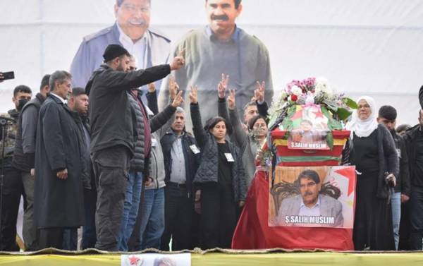 Cenazeyê Salih Muslim piştî merasîma li Qamişlo şandin Kobanê