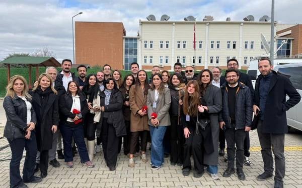 /haber/meslek-orgutlerinden-cagri-gazetecilerin-ibb-davasini-izlemesine-engel-olmayin-317690