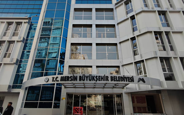 Mersin Büyükşehir Belediyesi’ne operasyon: 20 gözaltı