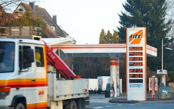 Greenpeace, Almanya’da petrol şirketlerini "fahiş karla" suçladı