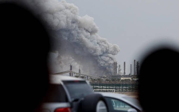 İsrail ve ABD saldırılarına karşı İran’ın bölgedeki enerji tesislerini vurması piyasaları sarstı