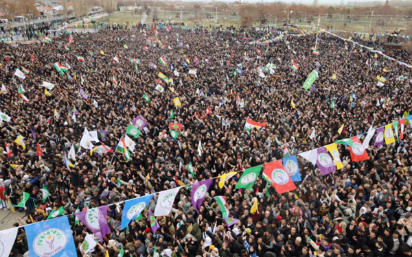 Tuncer Bakırhan Van'da: 2026 Newrozu isyandan inşaya geçiş Newrozu'dur