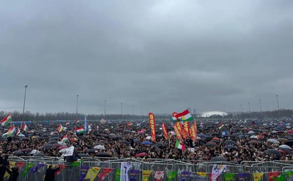 Newroza Stenbolê: Bi sed hezaran kes li Yenîkapiyê bûn