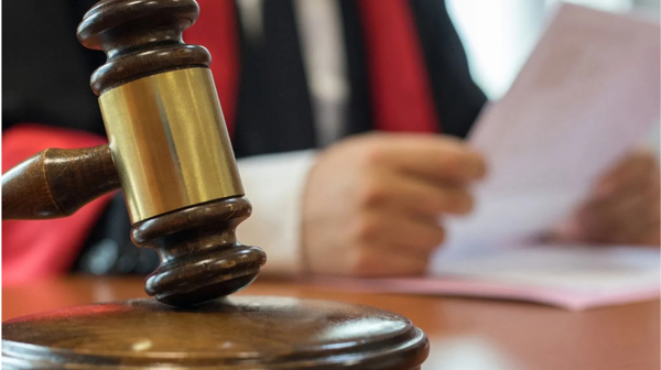 Müzisyen çocuk, “şarkı söyledi” gerekçesiyle tutuklandı