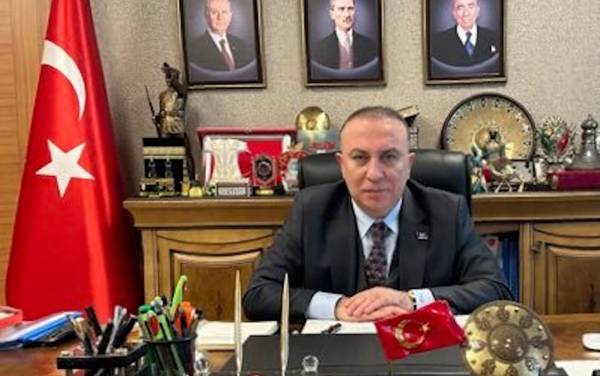 MHP Genel Başkan Yardımcısı İzzet Ulvi Yönter istifa etti
