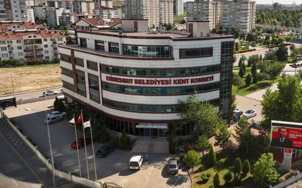 Etimesgut’ta zimmet iddiası: Belediye yöneticileri gözaltına alındı