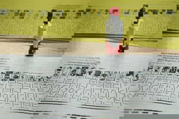 31 belediye başkanı görevden alındı, 13'üne kayyım atandı