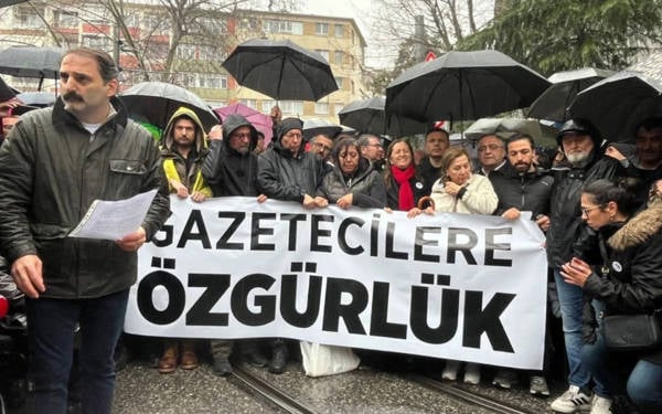 Gazetecilere çok boyutlu baskı
