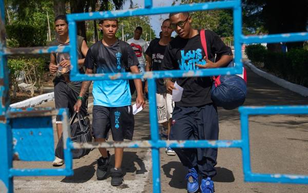 Küba "Kutsal Hafta" adına iki bin on mahkumu serbest bırakıyor