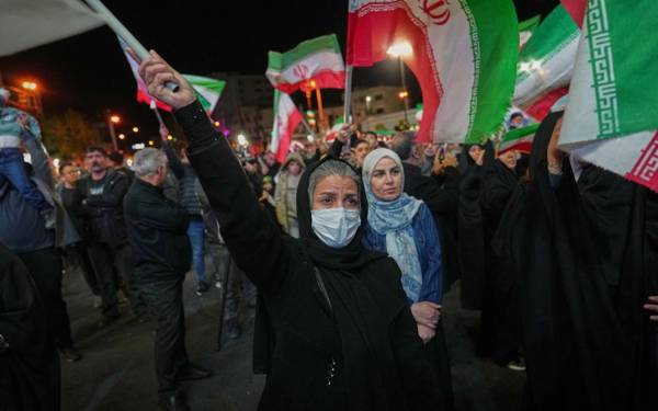 Trump yıkıcı saldırı için mühleti 8 Nisan'a uzattı, İran ateşkesi reddetti