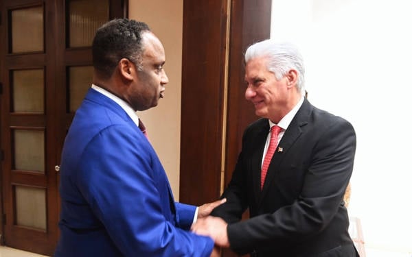 Küba Devlet Başkanı, ABD’li Demokrat Kongre üyeleri ile bir araya geldi