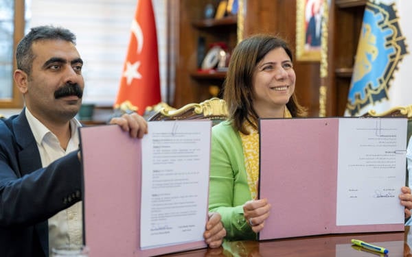 Diyarbakır ile Filistin'in Yatta Belediyesi kardeş şehir oldu