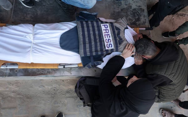 /haber/israil-gazze-ve-lubnan-da-bir-gunde-3-gazeteciyi-oldurdu-318524