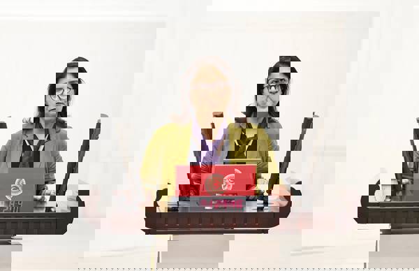 /haber/gulistan-doku-icin-meclis-cagrisi-kordudan-iki-onerge-delil-karartma-vurgusu-318777