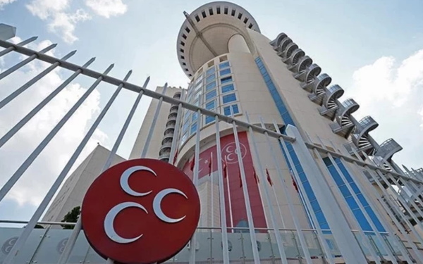 MHP, üç ilde parti teşkilatlarını feshetti
