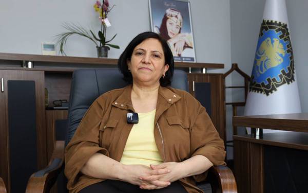 Zeynep Yaş: Werin Amedê bibînin