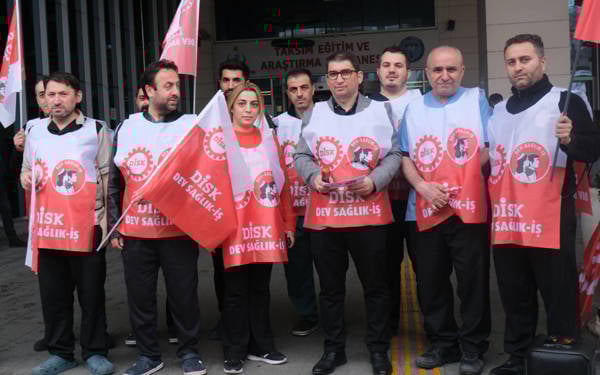 “Sağlık işçileri olarak görmezden gelinmek istemiyoruz”