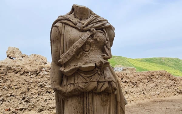 Laodikeia’da 2 metrelik Athena heykeli bulundu