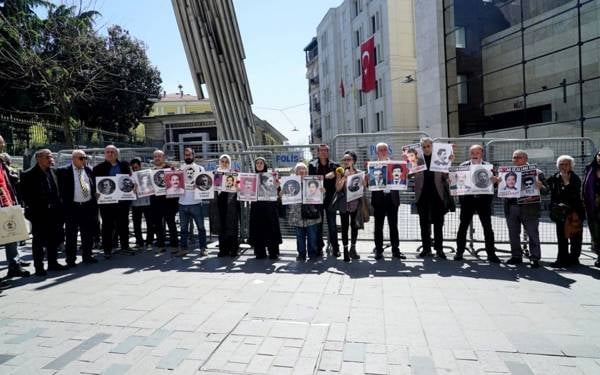 Cumartesi Anneleri/İnsanları: 1915’te kaybedilen Ermeni aydınları unutmayacağız