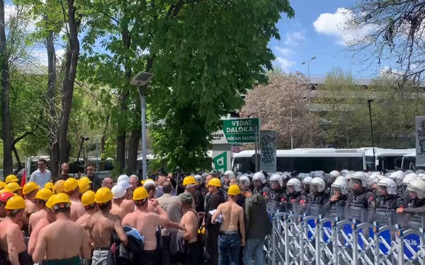 Madencilerin yürüyüşüne polis engeli