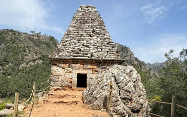 Marmaris’teki piramit mezar ziyarete açıldı