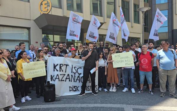 KRT'nin sahibi Fırat Bozfırat ücretlerini isteyen 17 gazeteciden şikayetçi oldu