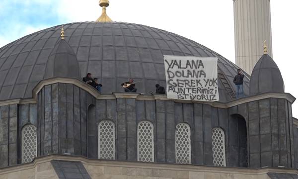 Sivas’ta cami inşaatında işçilerden eylem: “Alın terimizi istiyoruz”