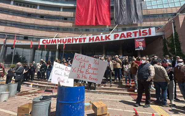 CHP Genel Merkezi’nde 'tahliye' gerginliği