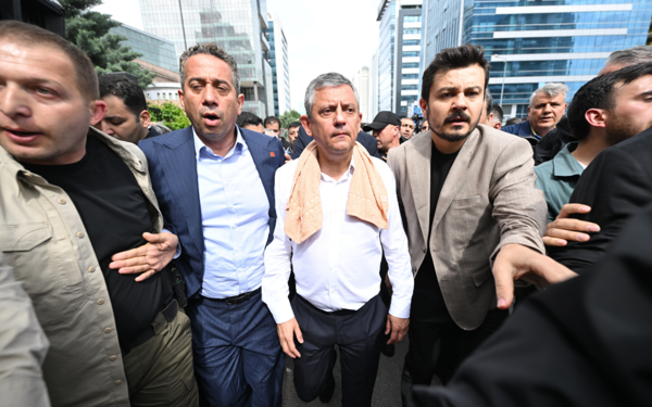 /haber/chp-lideri-ozel-meclise-yuruyor-biz-bu-yoldan-donmeyiz-319906