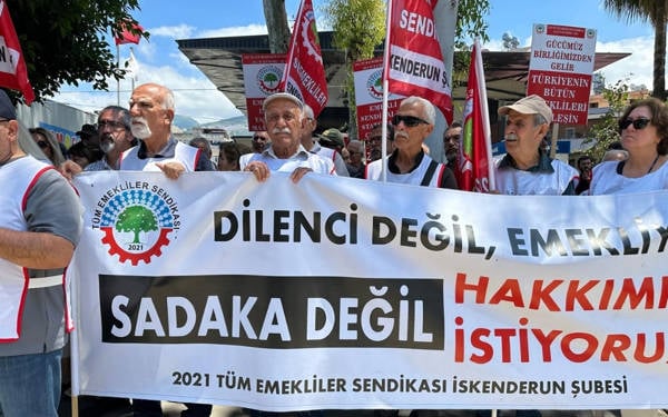 “Emekliler artık yaşamıyor, hayatta kalma mücadelesi veriyor”