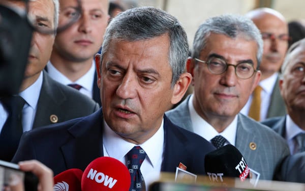 CHP’de olağanüstü kurultay için imza süreci başladı
