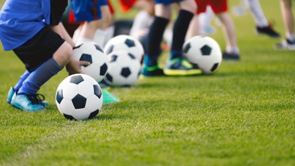 Çocuk futbolcuların görünürlüğü kimin yararına?