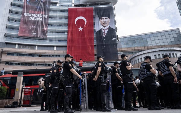 Sendikacılardan 'mutlak butlan' tepkisi: "Özgür Özel’in yanındayız"