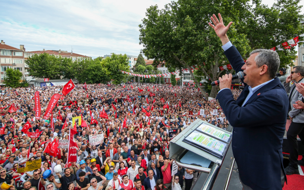 Özgür Özel: Seçilmişler hiçbir yere gitmedi, gitmeyecek