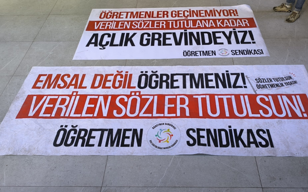 /haber/ogretmenlerin-aclik-grevi-5-gununde-demokratik-haklarimiz-ve-insan-onuru-cignendi-320706
