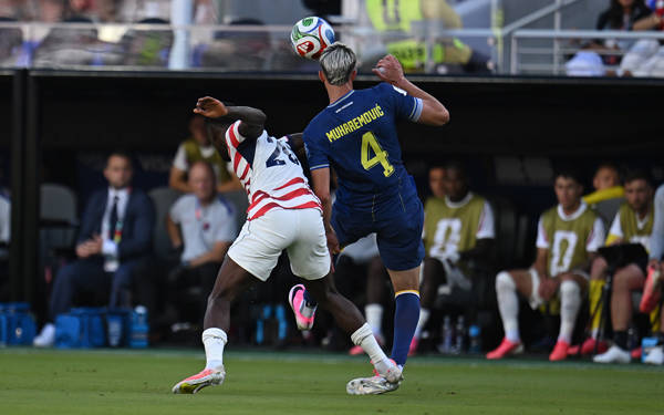 “Trump, ABD’li futbolcunun kart cezasının ertelenmesi için FIFA’yı aradı”