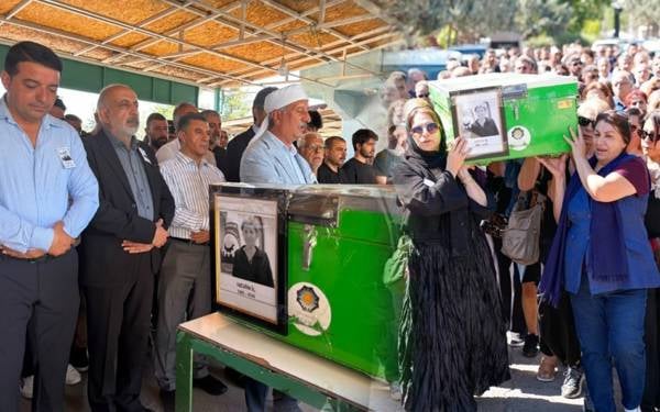 Nevin İl kadınların omzunda son yolculuğuna uğurlandı