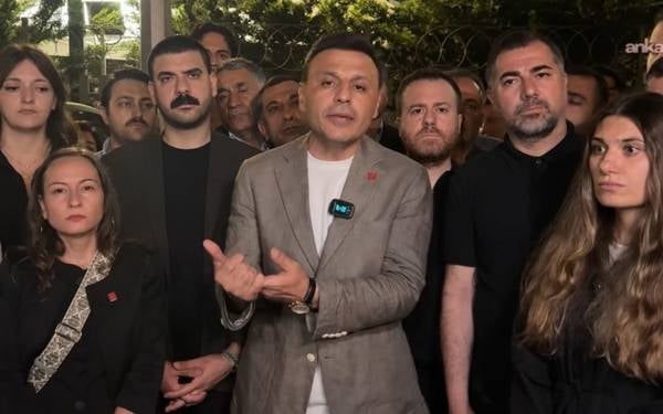 /haber/chp-istanbul-il-baskanligi-10-ay-sonra-yeniden-polis-ablukasinda-321356