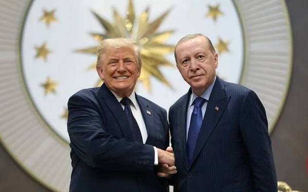 Erdoğan'dan kendisine övgüler: " Küresel diplomasinin kalbi Külliyemizde atmaktadır"