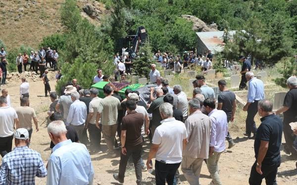 Japonya'da yaşamını yitiren Murat Çiçek Hakkâri'de son yolculuğuna uğurlandı