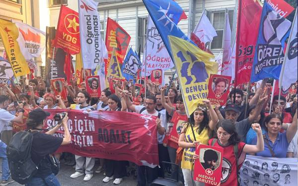 Kadıköy'de Suruç anması: Karanlıkta bırakılmak istenmesine karşı adalet mücadelesini büyüteceğiz