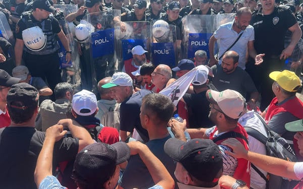 Yunus Emre Termik Santrali işçilerinin Ankara yürüyüşüne polis müdahalesi