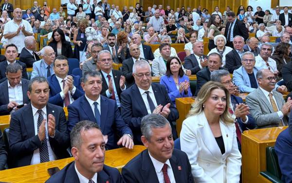 90'ı aşkın CHP milletvekili Özel'in "Yeni Parti"sinin kuruculuğu için imza veriyor