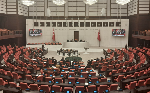 CHP ana muhalefet konumunu kaybetti, Meclis’te beşinci sıraya geriledi