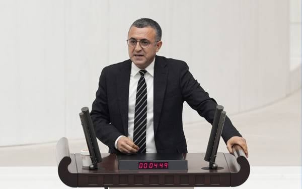 "Kürtçe neden hâlâ 'X dili'?": Bu soruya Meclis'ten iade