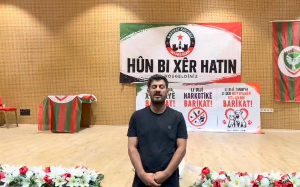 Kocaeli’de Kürtçe stand-up gösterisine bürokrasi engeli: Oyuna iki saat kala yasak, 8 dakika kala izin